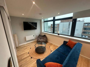 Stylish, top-floor 1 bed apt